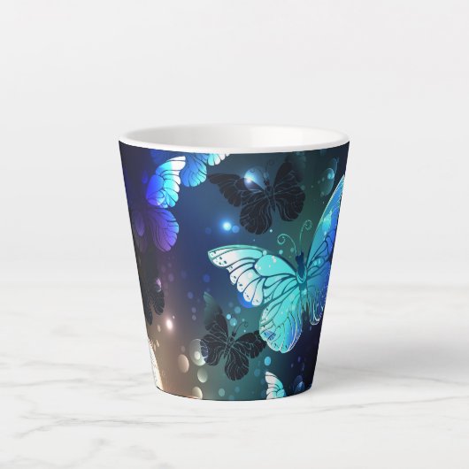 Fluttering Night Butterfly Latte Mok (Voorkant)
