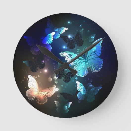 Fluttering Night Butterfly Ronde Klok (Voorkant)