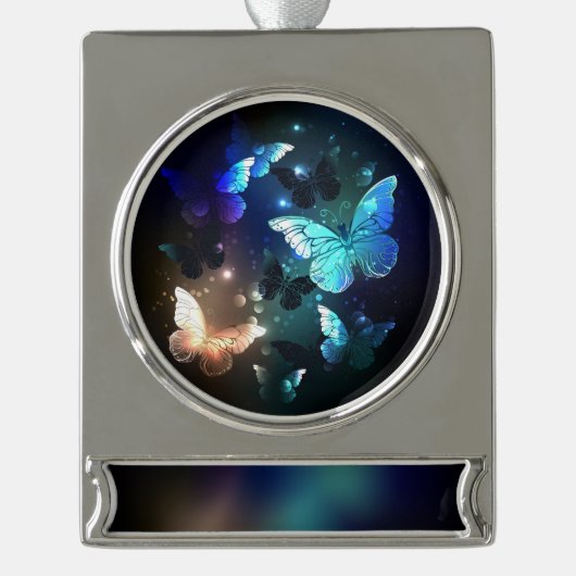 Fluttering Night Butterfly Verzilverd Banner Ornament (Voorkant)