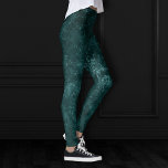 Fluweelzachte Blauwgroen Damask | Donkergroen Grun Leggings<br><div class="desc">90s Grunge, helemaal volwassen! Edgy en dramatische gothic-geïnspireerde donkerfluweelachtige barokke damast in diep rijk getint palet creëer een weelderige verpletterde fluwelen textuur. Van het luxueuze en verfijnde "Moody Jewel Tones" collectie, voegt dit nieuwe moderne moderne, hedendaagse gemengde medium unisex (maar vrouwelijk) abstracte effect een perfecte pop van een donkere, gedempte,...</div>