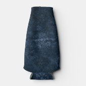 Fluweelzachte Navy Damask | Donkerblauw Grunge Bar Flesjeskoeler (Voorkant)