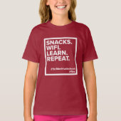 FLVS-snacks. WiFi. Leer. Herhaal. T-Shirt (Berry) (Voorkant)