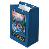 Fly Fishing Scene - Wrangell, Alaska Medium Cadeauzakje (Achterkant Gekanteld)