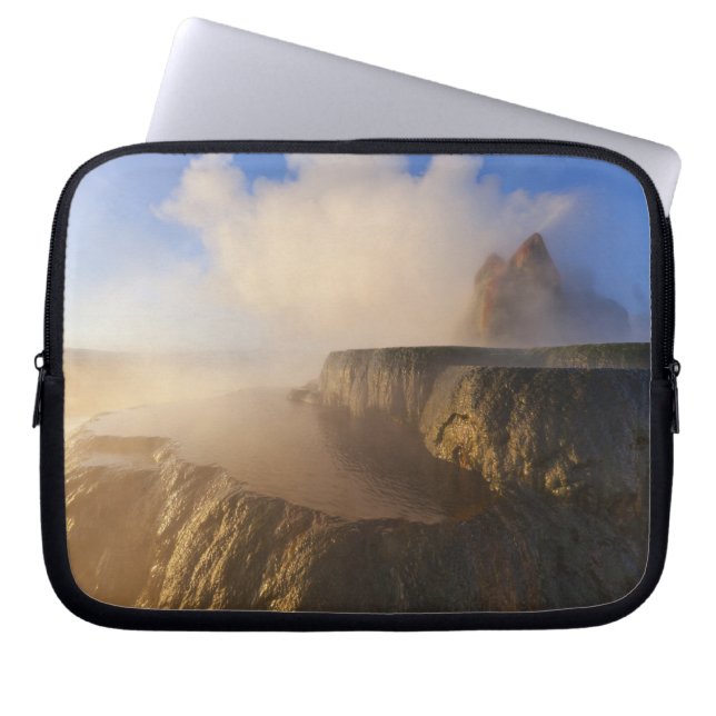 Fly Geyser met besneeuwde Granite Range Laptop Sleeve (Voorkant)