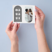 Flyer om de datum van budgetfoto's op te slaan (Hand)