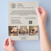 Flyer voor promotie van yogaleraar en -docent (Hand)