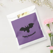 Flying Bat on purple favor bag Bedankzakje (Gezegeld)