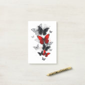 Flying Black en Red Morpho Vlinders Post-it® Notes (Op bureau)