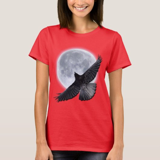 Flying Black Raven Embracing the Moon Design T-shirt (Voorkant)