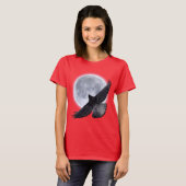 Flying Black Raven Embracing the Moon Design T-shirt (Voorkant volledig)