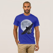 Flying Black Raven Embracing the Moon T-Shirt (Voorkant volledig)