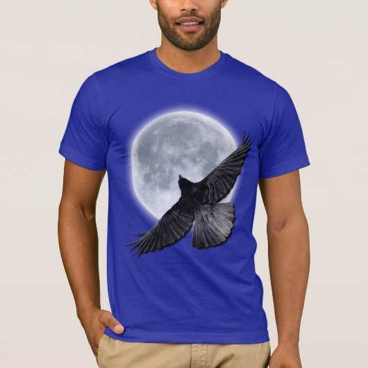 Flying Black Raven Embracing the Moon T-Shirt (Voorkant)