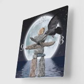 Flying Crow, Inukshuk en Full Moon Fotokunst Vierkante Klok (Hoek)