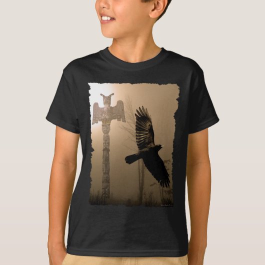 Flying Crow & Mystical Totem Pole Art T-shirt (Voorkant)