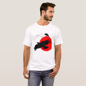 Flying Crow Silhouette tegen Scarlet Red Sun T-shirt (Voorkant volledig)