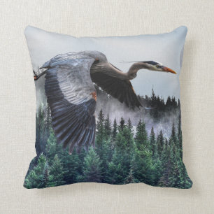 Flying Great Blue Heron and Misty Forest Wildlife Kussen