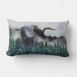 Flying Great Blue Heron and Misty Forest Wildlife Kussen