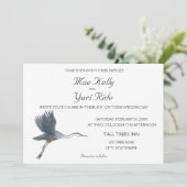 Flying Great Blue Heron huwelijksuitnodiging Kaart (Staand voorkant)