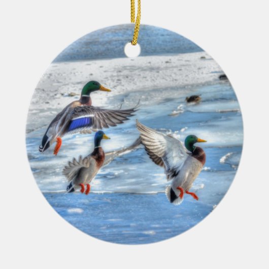Flying Mallard Ducks Wildlife Gift Keramisch Ornament (Voorkant)