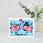 Flying Pig Bride and Groom slaan de datum briefkaa Aankondigingskaart (Staand voorkant)