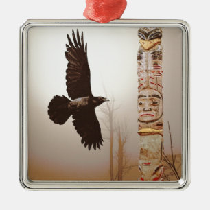 Flying Raven & Totem-Pole Fantasy Art Metalen Ornament