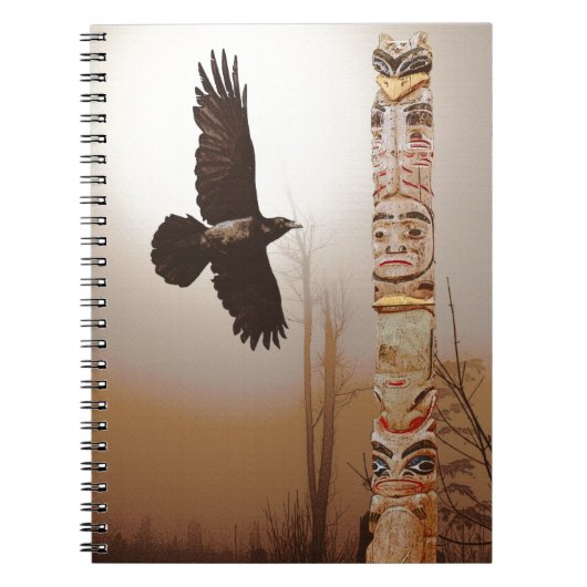 Flying Raven & Totem-Pole Fantasy Art Notitieboek (Voorkant)