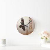 Flying Raven & Totem-Pole Fantasy Art Ronde Klok (Huis)