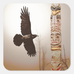 Flying Raven & Totem-Pole Fantasy Art Vierkante Sticker