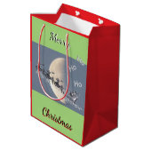 Flying Santa Christmas Gift Bag Medium Cadeauzakje (Achterkant Gekanteld)