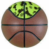 Flying witch among stars at Halloween night 3D Basketbal (Rechts)