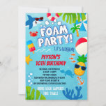 Foam Party Verjaardag uitnodiging voor jongens en<br><div class="desc">Pas je eigen foam party verjaardagsuitnodigingen aan voor jongens en meisjes met een haai- en ananasontwerp.</div>
