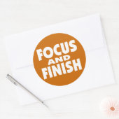Focus en Finish motivatie slogan Ronde Sticker (Envelop)
