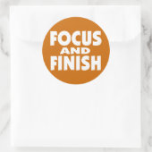 Focus en Finish motivatie slogan Ronde Sticker (Tas)