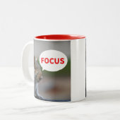 Focus. Geen gekibbel Tweekleurige Koffiemok (Voorkant links)