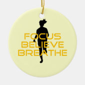 Focus gelooft Breathe Yellow Running Fitness Keramisch Ornament (Voorkant)