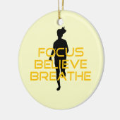 Focus gelooft Breathe Yellow Running Fitness Keramisch Ornament (Links)
