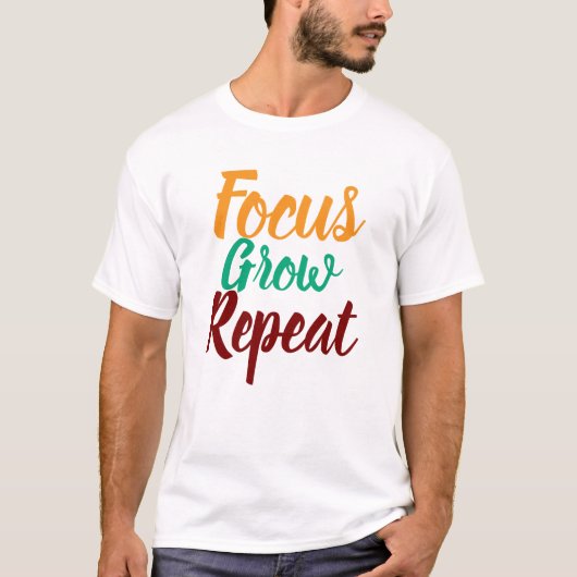 Focus Grow Repeat Motivational Men T Shirt (Voorkant)