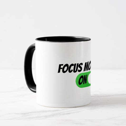 "Focus Mode ON" Funny Coffee Mok (Voorkant links)