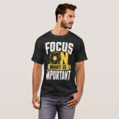 Focus On What Is Important Photographer Camera 1 T-shirt (Voorkant volledig)