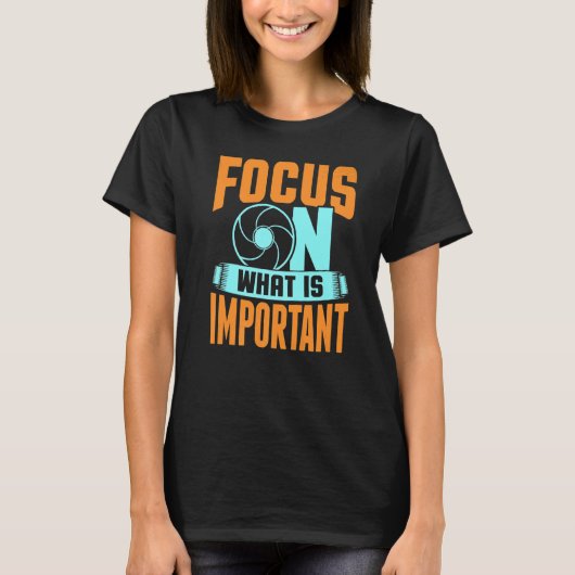 Focus On What Is Important Photographer Camera   T-shirt (Voorkant)