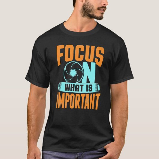 Focus On What Is Important Photographer Camera   T-shirt (Voorkant)