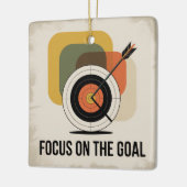 Focus op het doel keramisch ornament (Links)