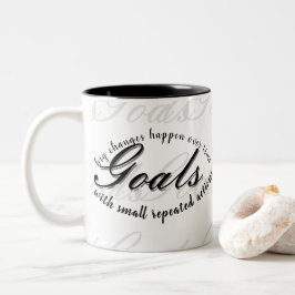 Focus op het doel tweekleurige koffiemok