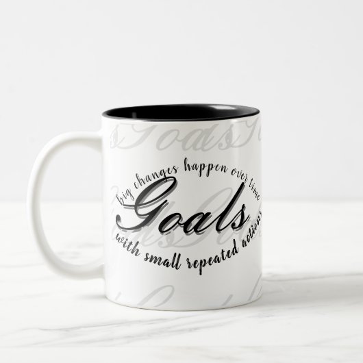 Focus op het doel tweekleurige koffiemok (Links)