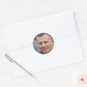 Focus op het goede ronde sticker (Envelop)