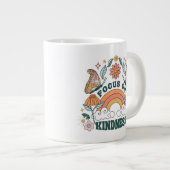 Focus op Kindness Groovy Graphic Grote Koffiekop (Voorkant rechts)