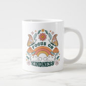 Focus op Kindness Groovy Graphic Grote Koffiekop (Rechts)