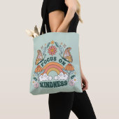Focus op Kindness Groovy Graphic Tote Bag (Dichtbij)