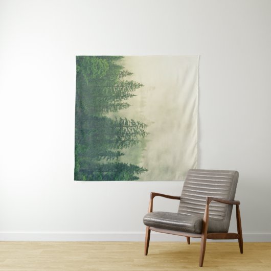 Fog in een sprusbos wandkleed (In Situ (horizontaal))