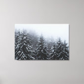 Fog over sneeuw bedekt met wintersparren canvas afdruk (Voorkant)